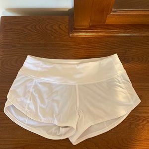 Lululemon size 2 “2.5” inseam white speed up shorts